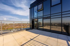 Terrace/patio - Rooftop Flat Stunning City View by City SuperHost (Stretford)