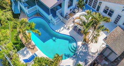 Grand Residence | Heated Pool | Beach Proximity | Emerald Key | RESlDENCES