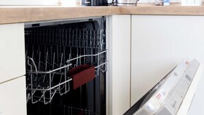 An open dishwasher with racks and a control panel. - Apartmenthaus - Kaiserslautern (Kaiserslautern)
