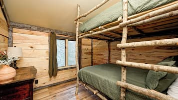 3 quartos, cofres nos quartos, ferros/tábuas de passar roupa