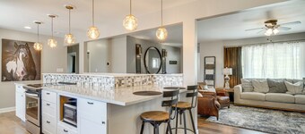 4 Mi to Churchill Downs: Updated Retreat w/ Deck!