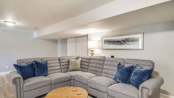 House (4 Bedrooms) | Interior