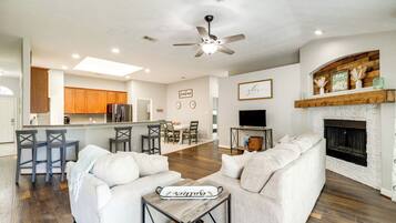 House (4 Bedrooms) | Interior