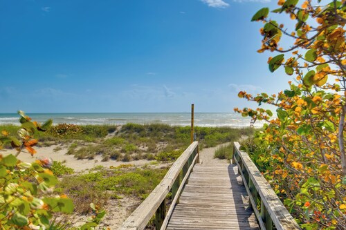 Dogs Welcome, Steps to Beach: Cocoa Beach Retreat!