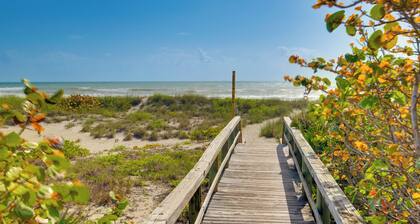 Dogs Welcome, Steps to Beach: Cocoa Beach Retreat!