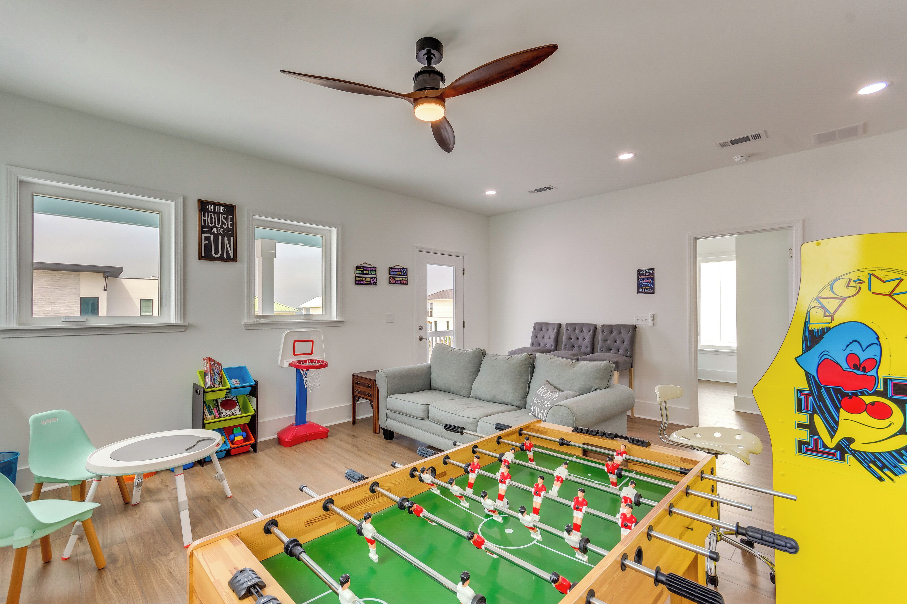 House (6 Bedrooms) | Interior