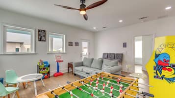 House (6 Bedrooms) | Interior