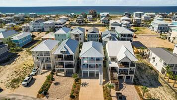 House (6 Bedrooms) | Interior