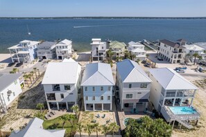 House (6 Bedrooms) | Interior