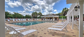 Hilltop Golf Course Cottage in The Villages!
