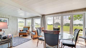 Cottage (2 Bedrooms) | Front of property