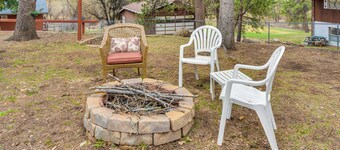 Mountain Retreat at Base of Pikes Peak!