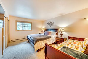 Apartment (2 Bedrooms) | Interior - 1 Mi to Rocky Mtn Nat'l Park: Estes Park Townhome (Estes Park)