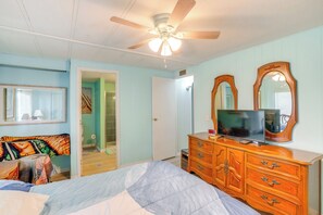 House (3 Bedrooms) | Interior - Boat & Fish: Canal-front Home on River (Okeechobee)