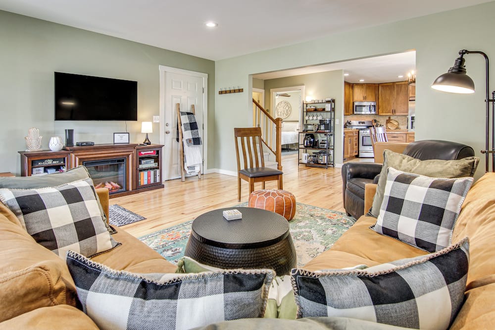 1 Mi to Dtwn Black Mountain: Home w/ Patio & Yard - Montreat, NC