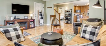 1 Mi to Dtwn Black Mountain: Home w/ Patio & Yard