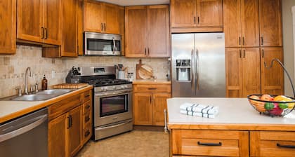 1 Mi to Dtwn Black Mountain: Home w/ Patio & Yard