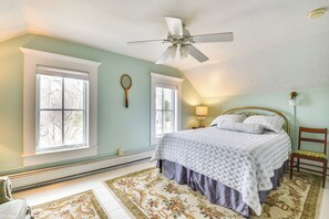 Interior - 3 Blocks to Lake Ontario: Getaway in Cape Vincent! (Cape Vincent)