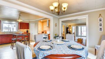 House (5 Bedrooms) | Interior