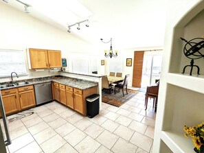 Interior - 3-BR, 2 Bath in Beautiful Montrose close to Black Canyon (Montrose)