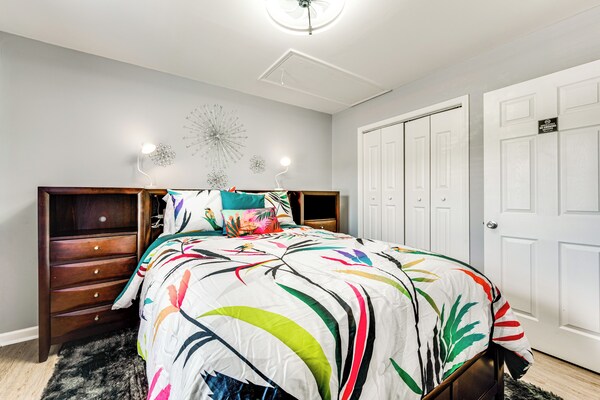Near Speedway & Shops: Central Concord Apt - Concord