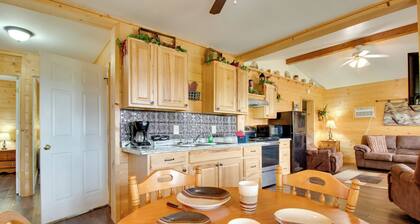 Cabin Getaway in Mountain View w/ Porch + Grill
