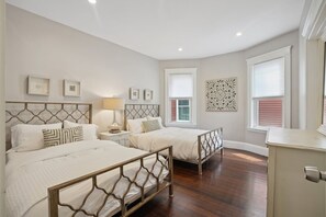 6 bedrooms, iron/ironing board, free WiFi, bed sheets