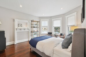 6 bedrooms, iron/ironing board, free WiFi, bed sheets - 6BR Boston Home | Near T (Boston)