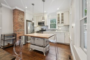 冰箱、微波炉、烤箱、炉灶