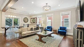 電視、書籍、 辦公室