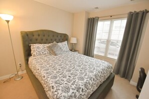 3 habitaciones, escritorio, tabla de planchar con plancha y wifi gratis 