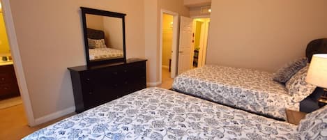 3 bedrooms, desk, iron/ironing board, WiFi (free)