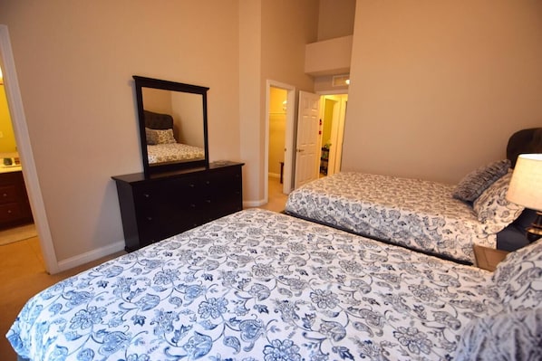 3 bedrooms, desk, iron/ironing board, WiFi (free)