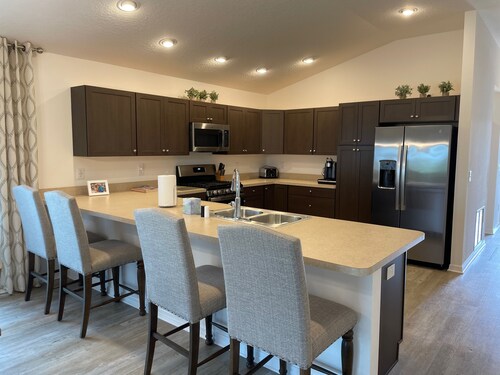 Charming home w/spacious kitchen, water view, enclosed lanai, & Pet Friendly