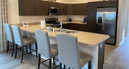 Charming home w/spacious kitchen, water view, enclosed lanai, & Pet Friendly