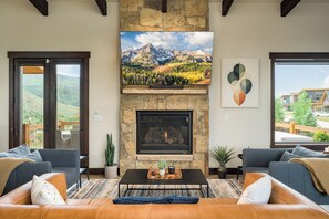 Smart TV, fireplace, table tennis