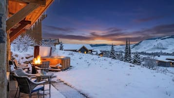 Tina de hidromasaje al aire libre