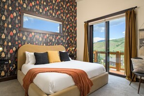 4 bedrooms, desk, iron/ironing board, travel cot