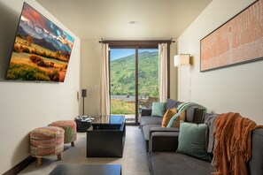 Smart TV, fireplace, offices