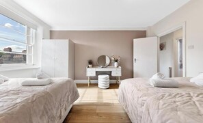 2 chambres, bureau, fer et planche à repasser, Wi-Fi gratuit