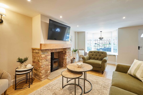 TV, fireplace, offices