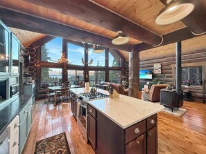 Coffee/tea maker, fridge, microwave, oven - The Tennessee Pass A-frame Cabin — 9 Acres | Mt Elbert Views | Wood Stove | Sleeps 4 (Leadville)