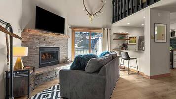 TV, lareira, escritórios