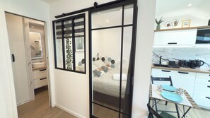 1 chambre, fer et planche Ă repasser, Wi-Fi, draps fournis