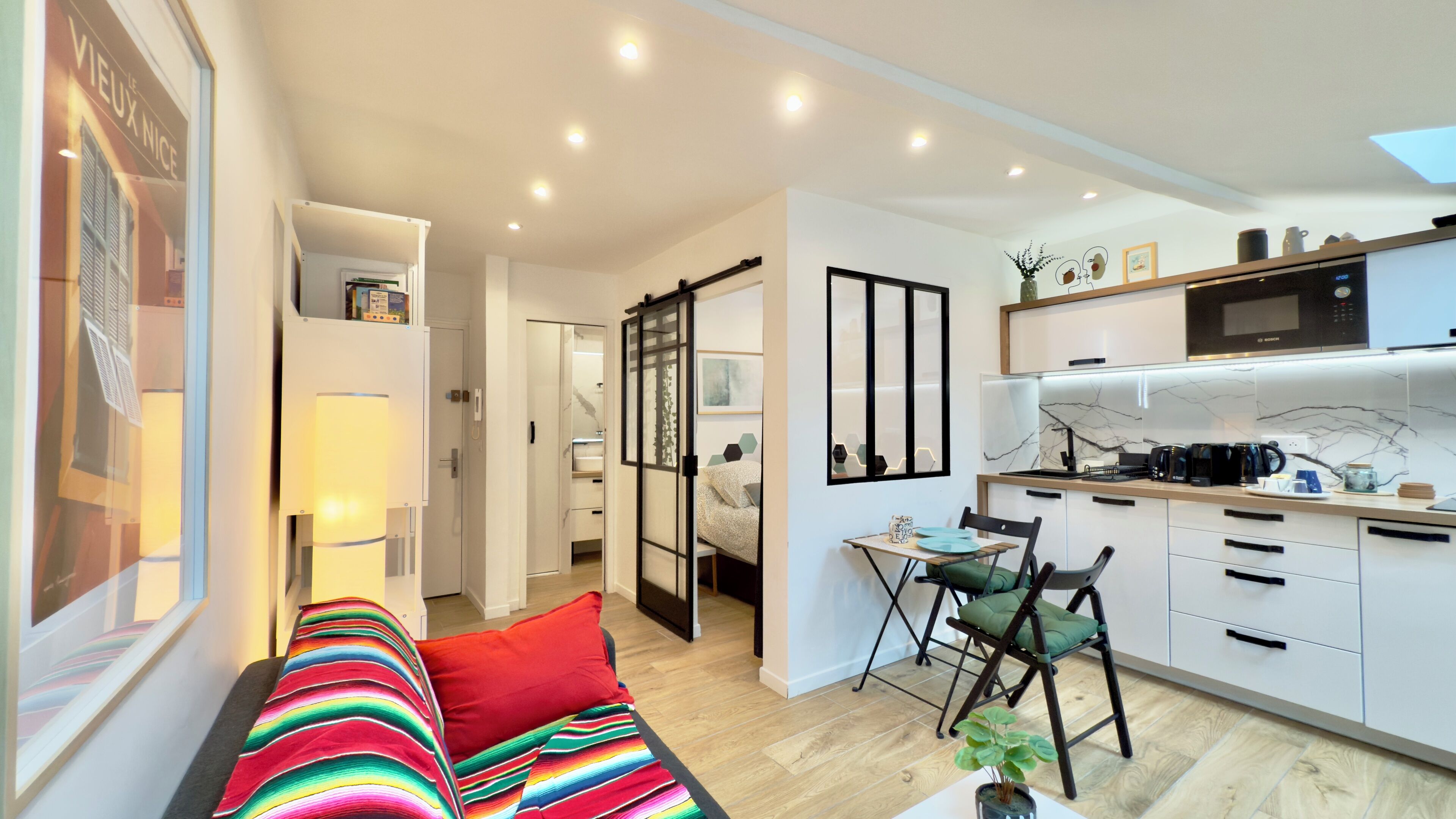 المنشأة من الداخل