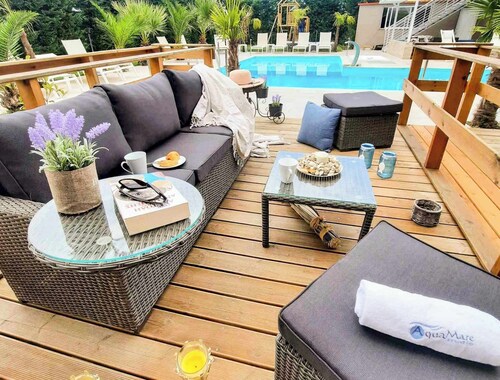 Aquamare Studios - Seaview Suite & Pool Getaway