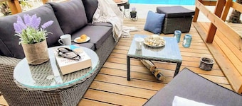 Aquamare Studios - Seaview Suite & Pool Getaway
