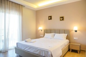 Iron/ironing board, travel cot, WiFi, bed sheets - Aquamare Studios - Seaview Suite & Pool Escape (Pefkochori)