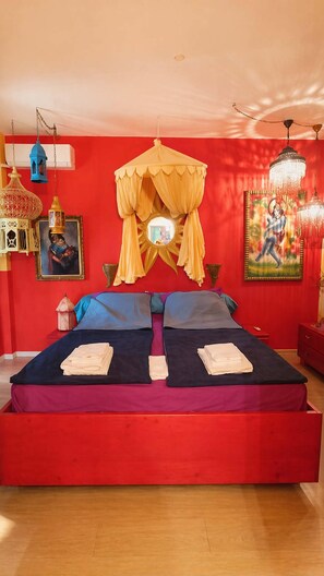 4 bedrooms, desk, iron/ironing board, travel cot