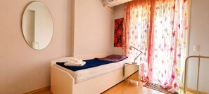 4 bedrooms, desk, iron/ironing board, travel crib